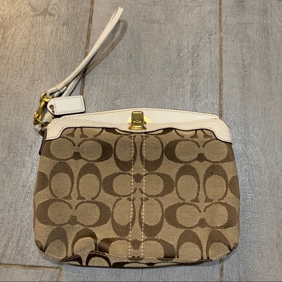 NWOT coach wristlet - Picture 4 of 6